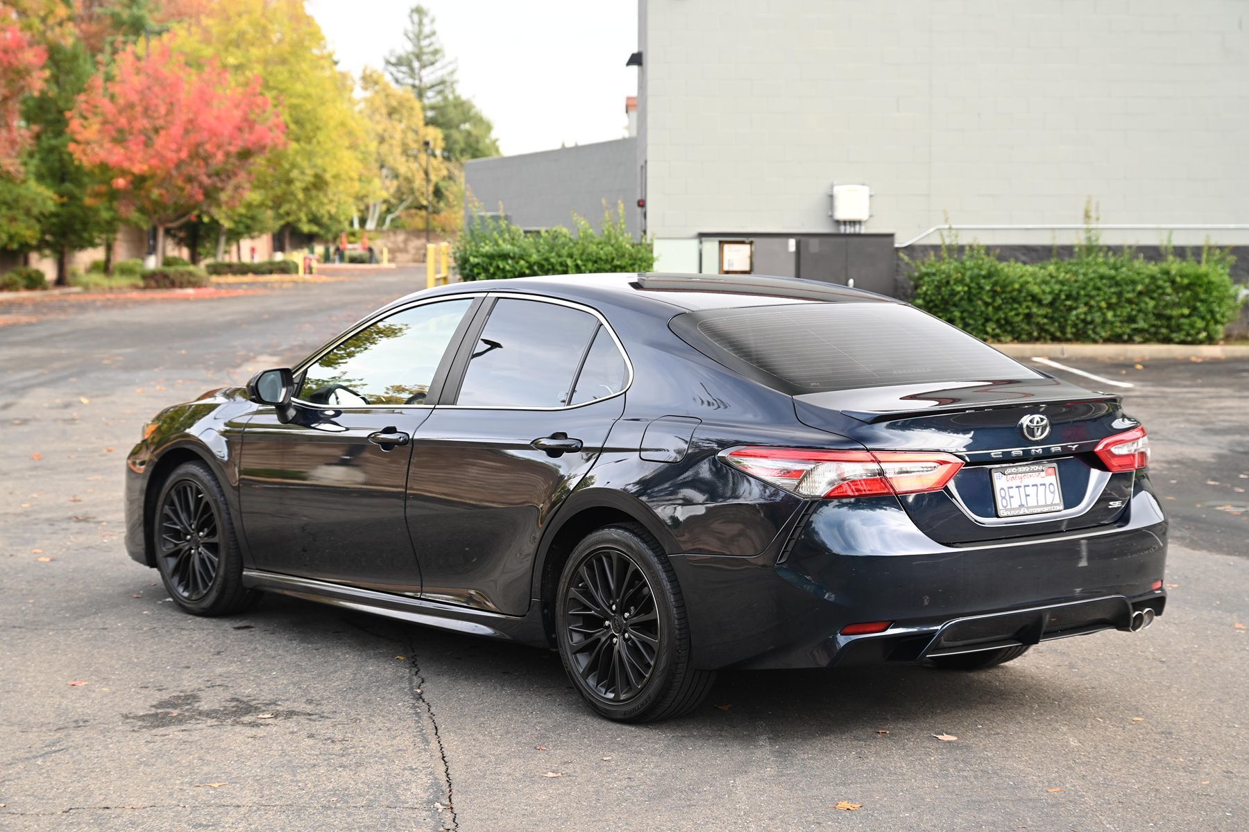2018 Toyota Camry SE photo 4