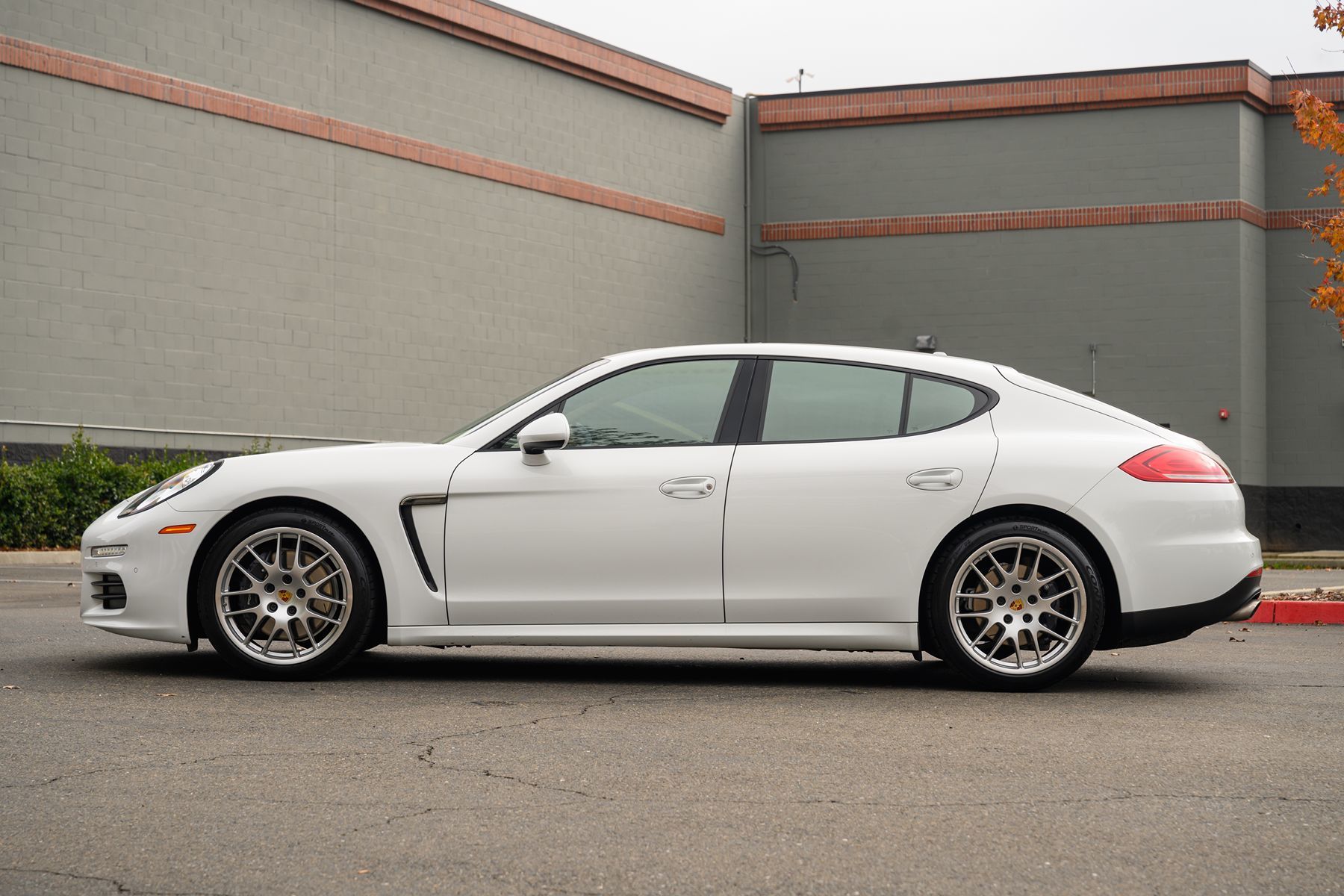 2015 Porsche Panamera 4 photo 4