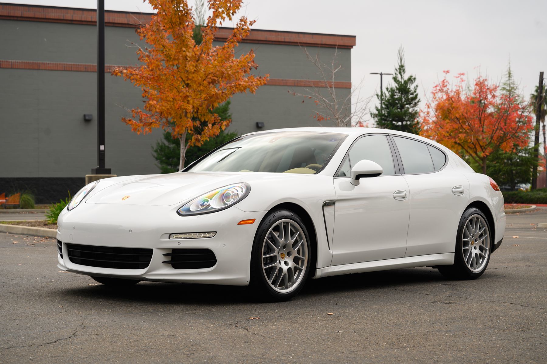 2015 Porsche Panamera 4 photo 3