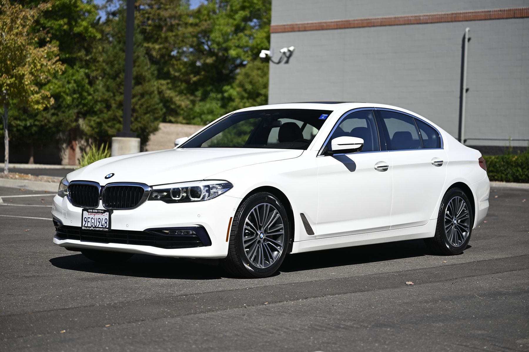 Photo 3 of this BMW 5 Series