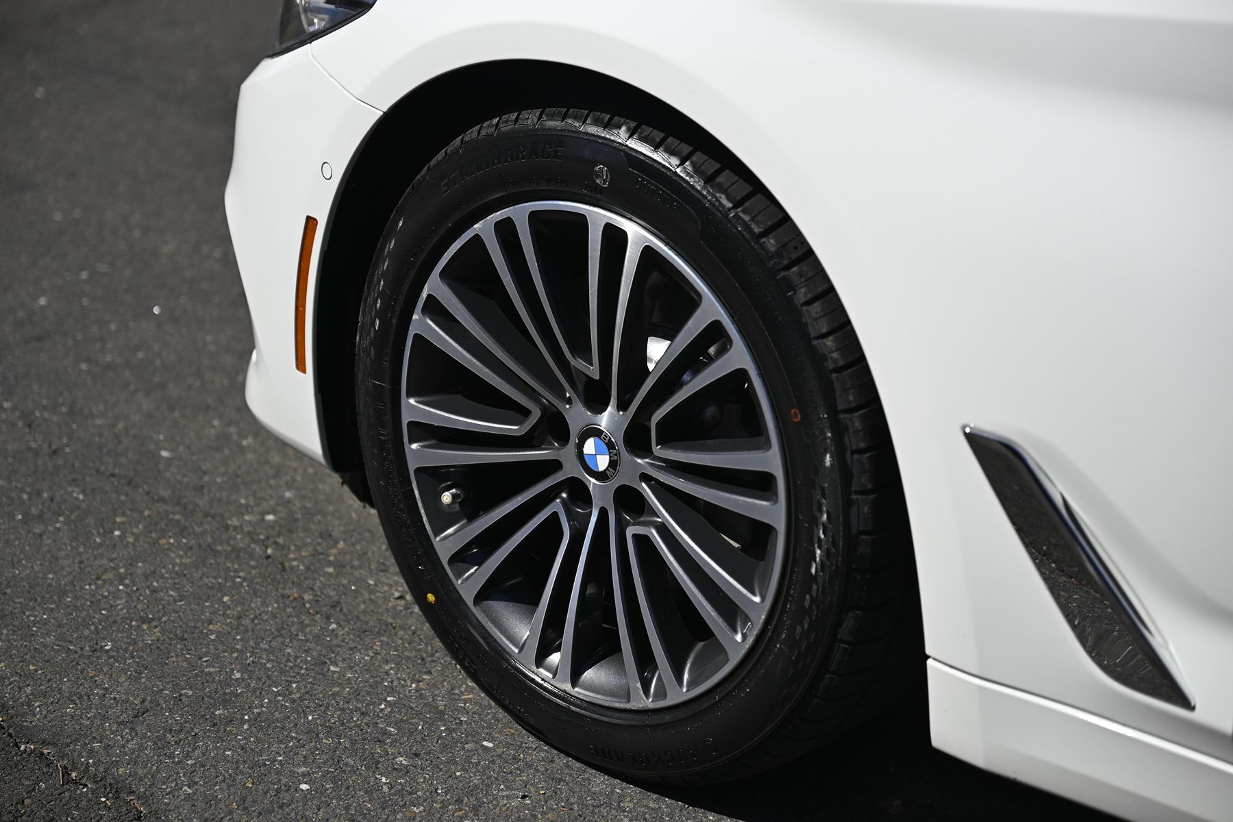 Photo 10 of this BMW 5 Series