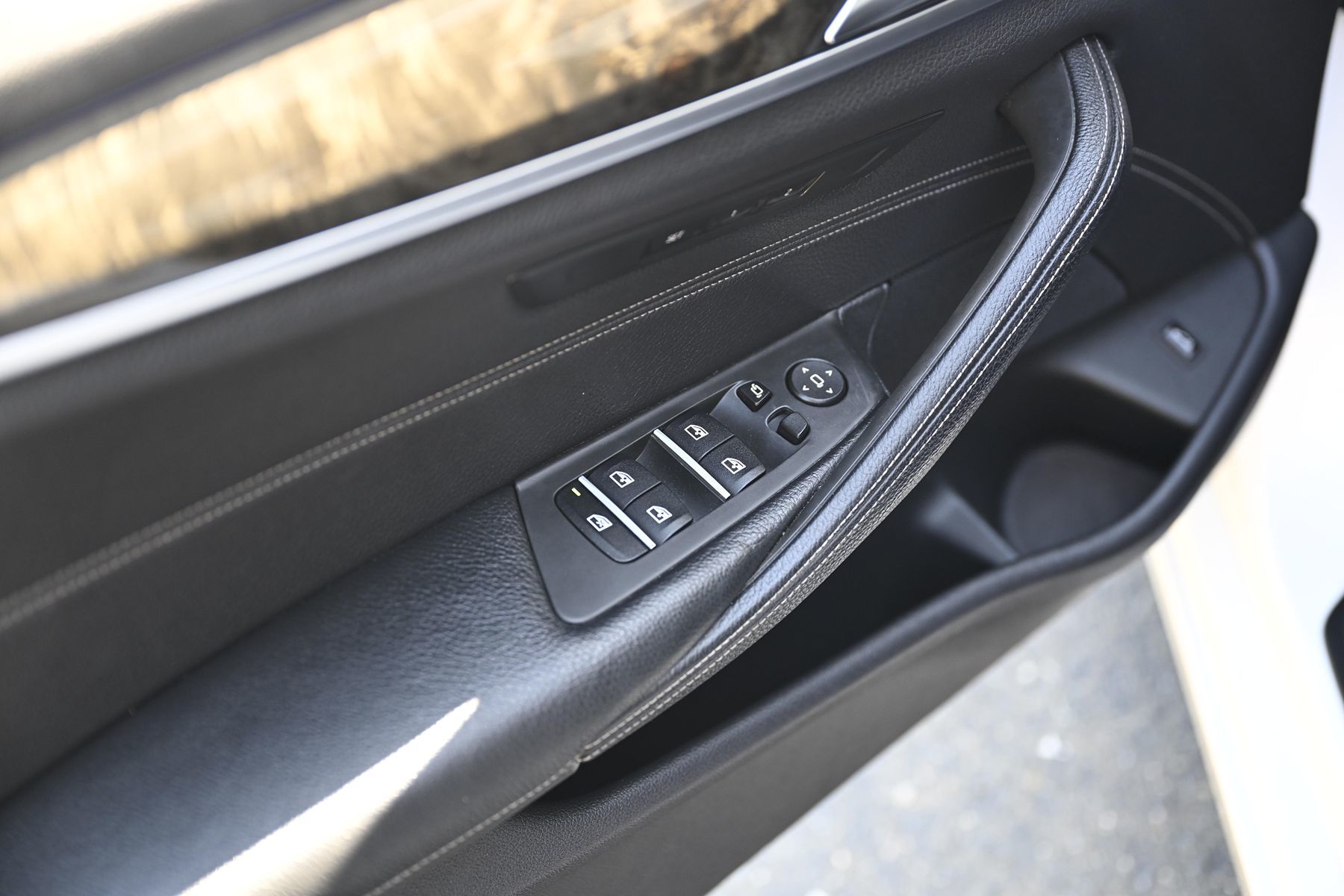 Photo 27 of this BMW 5 Series