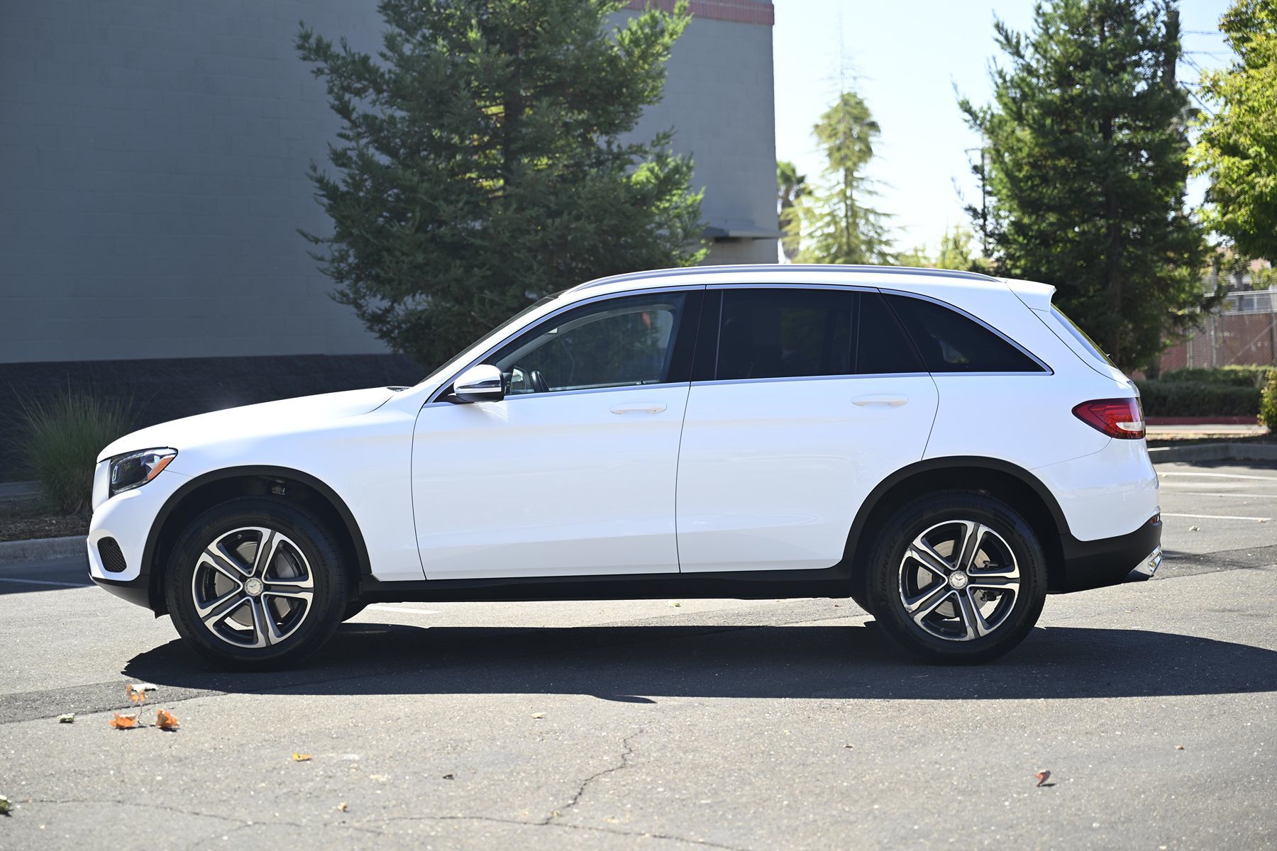 Photo 4 of this Mercedes-Benz GLC 300