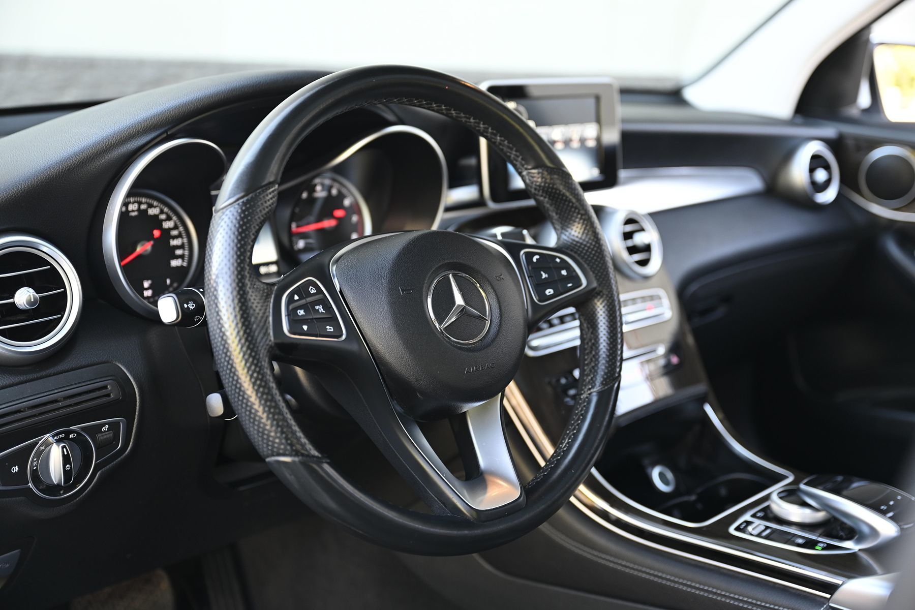Photo 10 of this Mercedes-Benz GLC 300