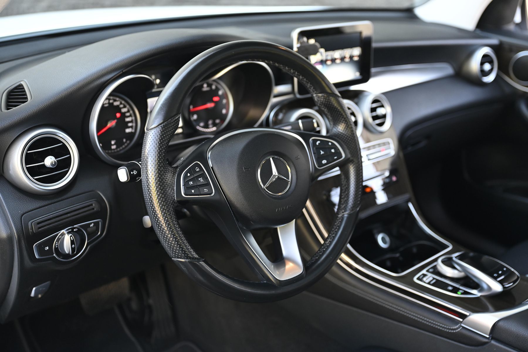 Photo 13 of this Mercedes-Benz GLC 300