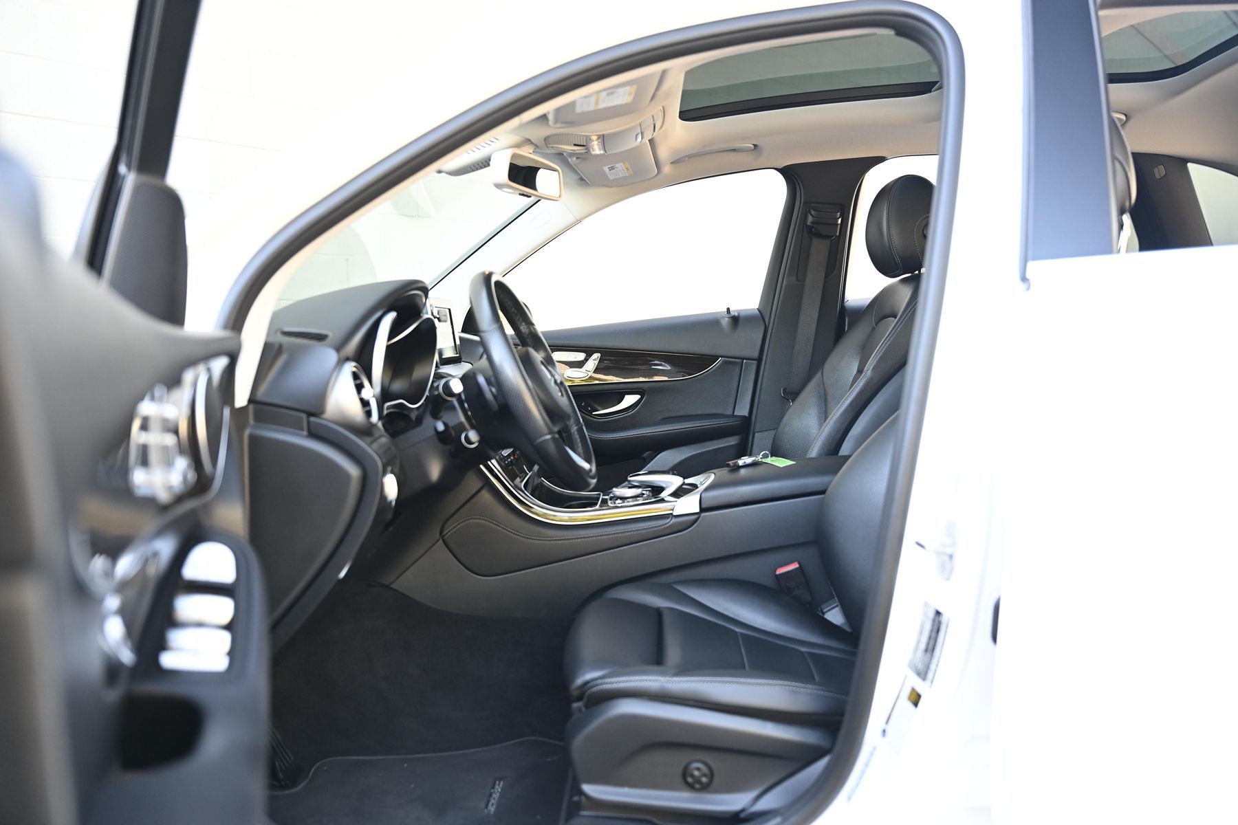 Photo 14 of this Mercedes-Benz GLC 300