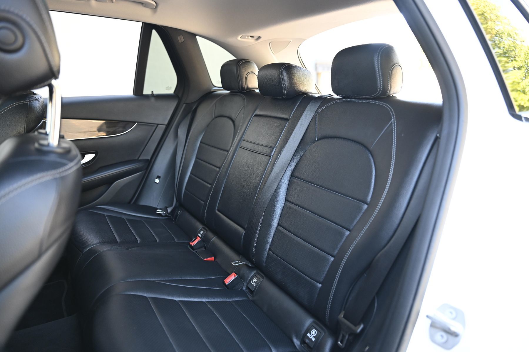 Photo 17 of this Mercedes-Benz GLC 300