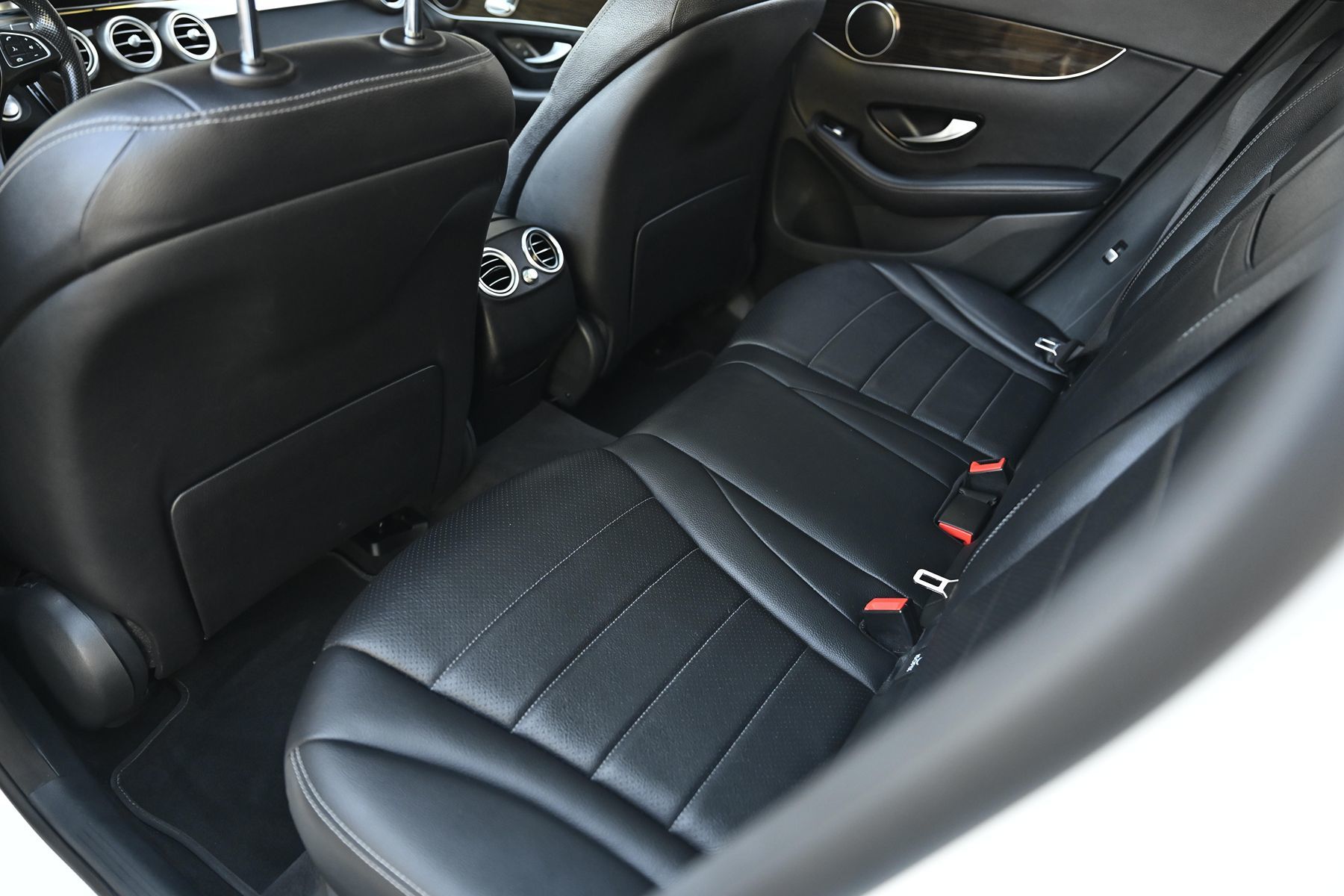 Photo 18 of this Mercedes-Benz GLC 300