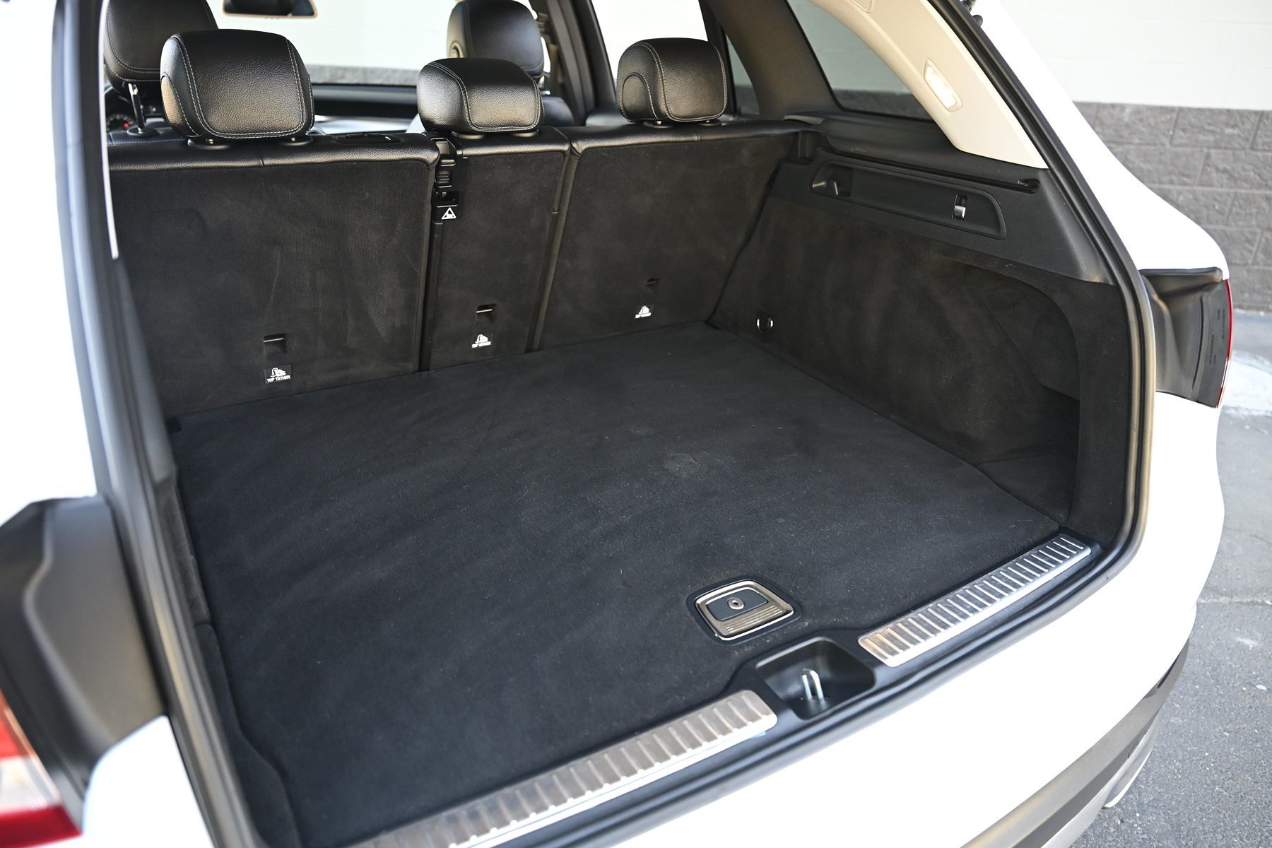 Photo 20 of this Mercedes-Benz GLC 300