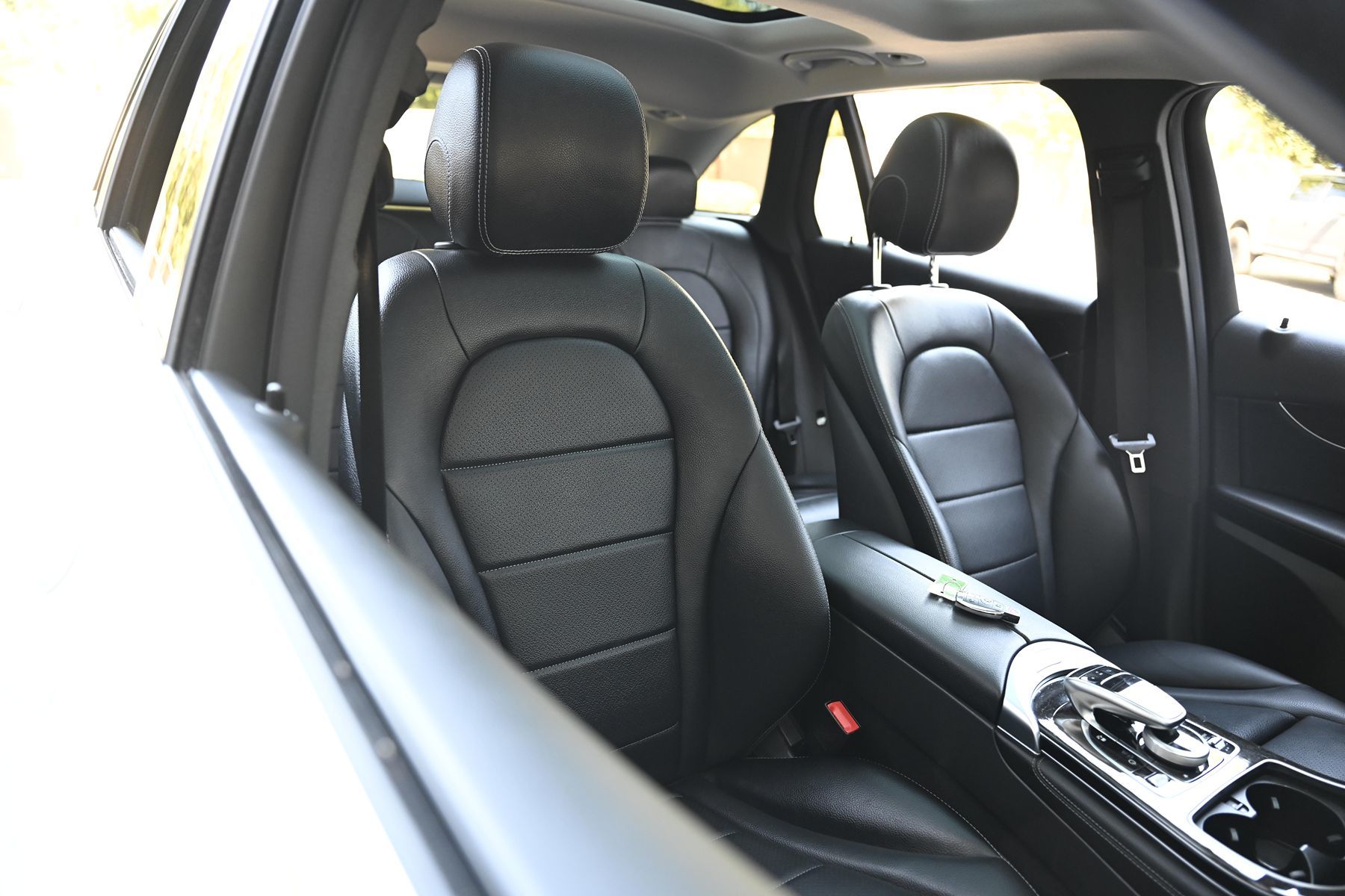 Photo 22 of this Mercedes-Benz GLC 300