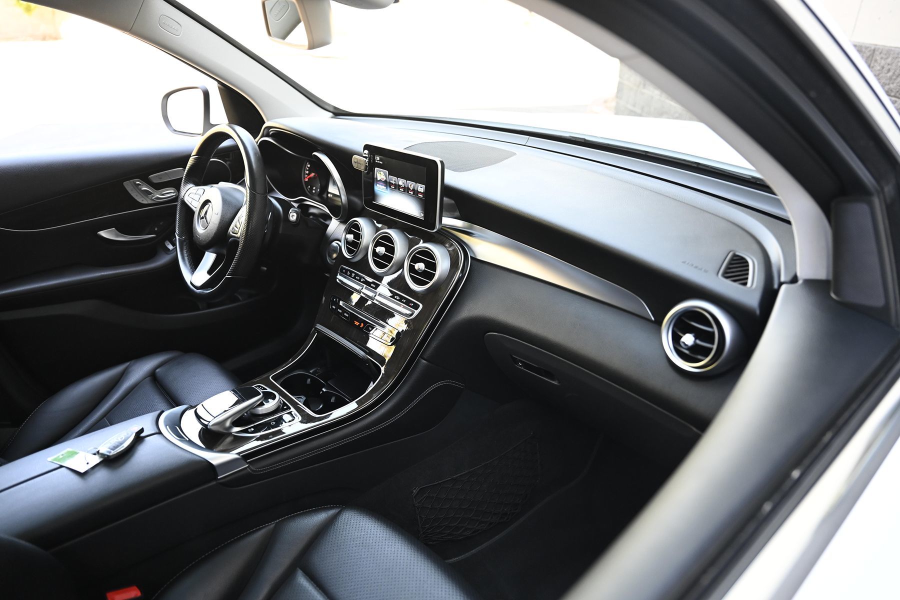 Photo 23 of this Mercedes-Benz GLC 300
