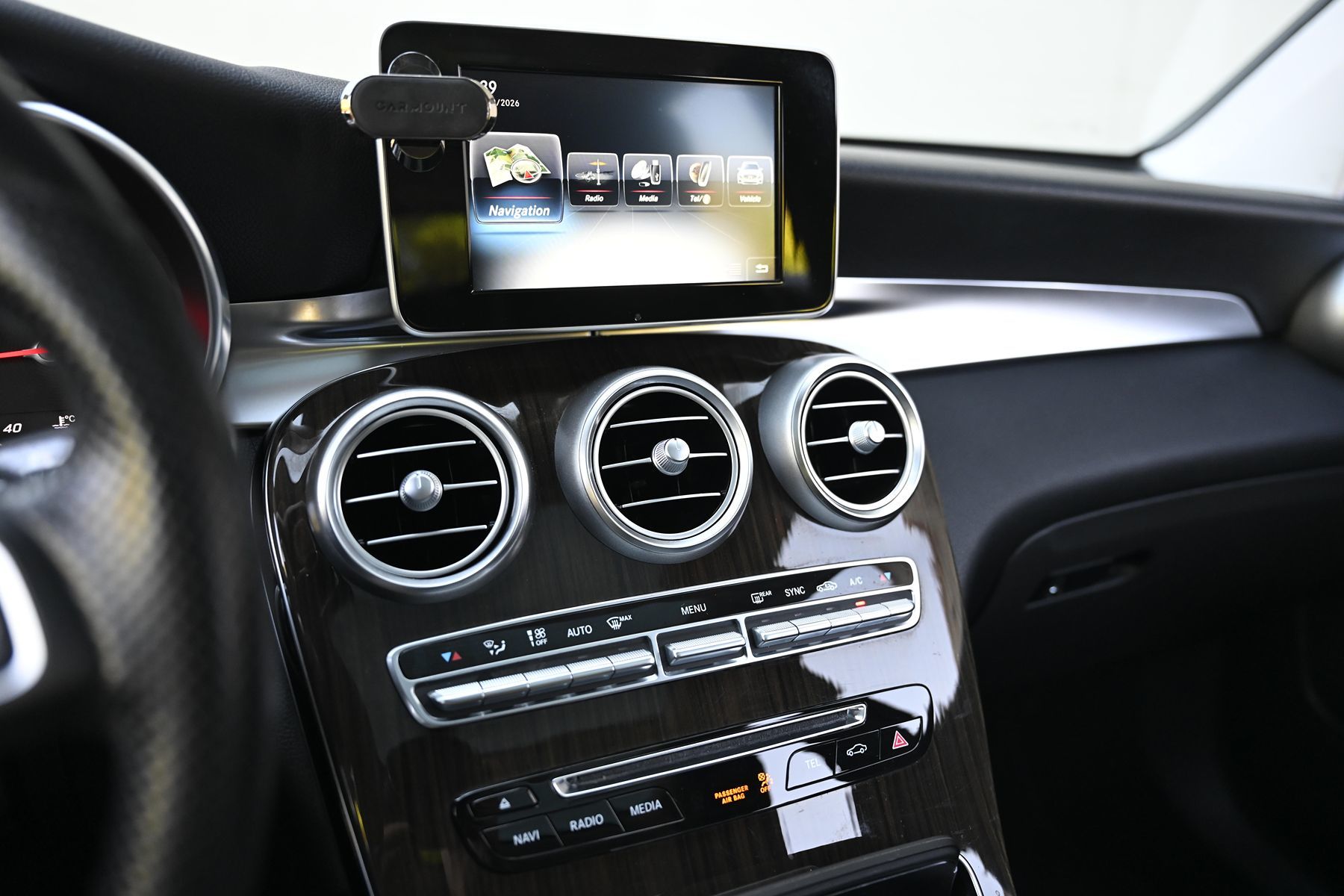 Photo 27 of this Mercedes-Benz GLC 300