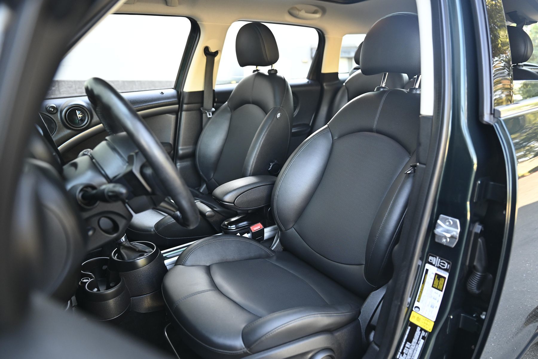 Photo 14 of this MINI Cooper Countryman