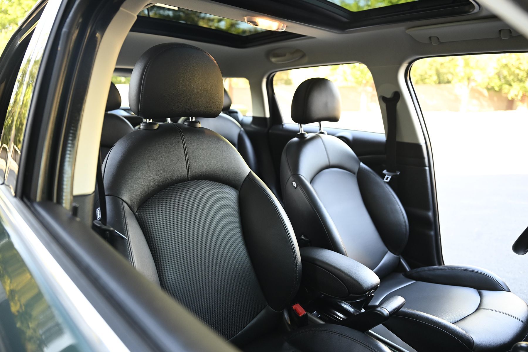 Photo 22 of this MINI Cooper Countryman