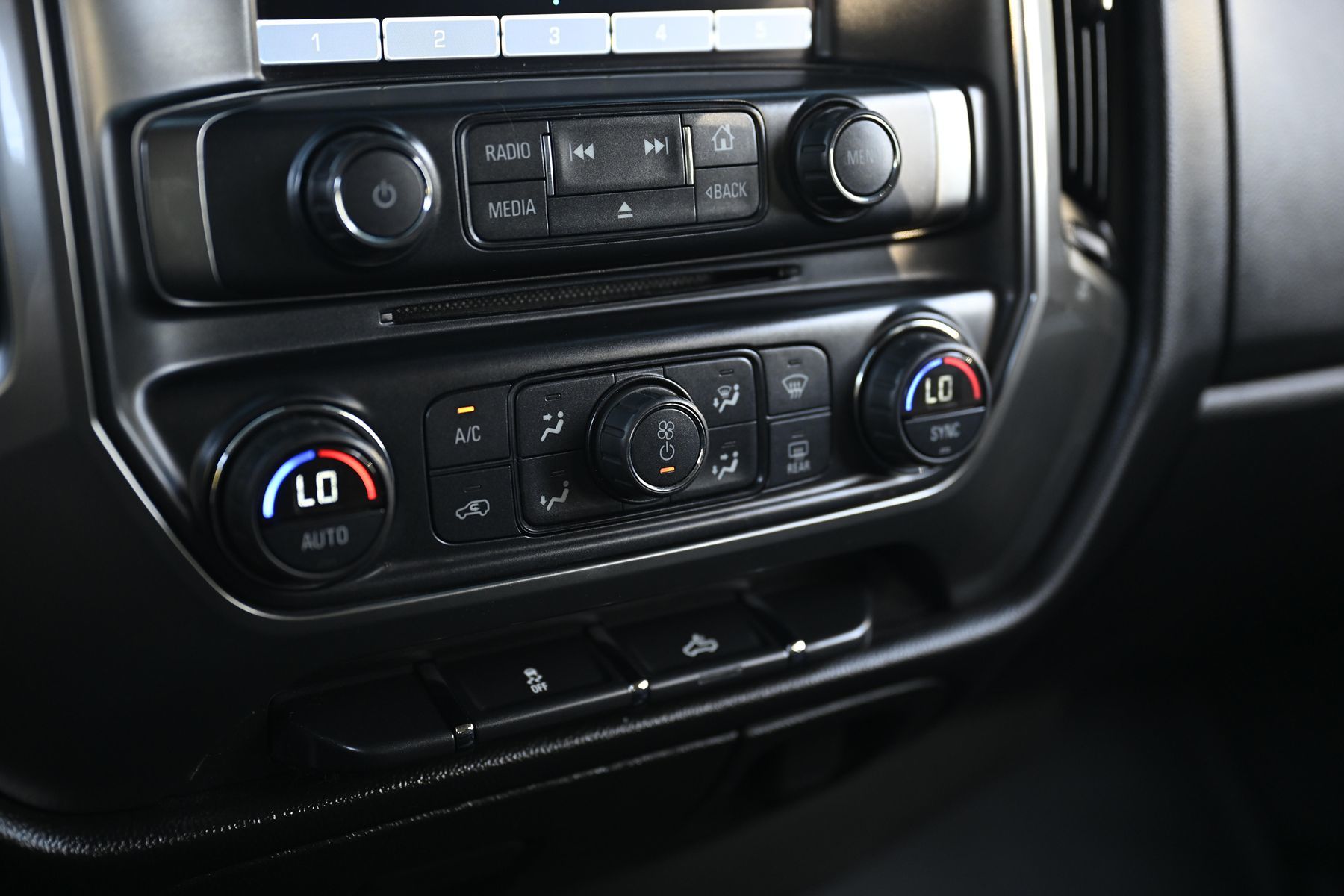 Photo 10 of this Chevrolet Silverado 1500
