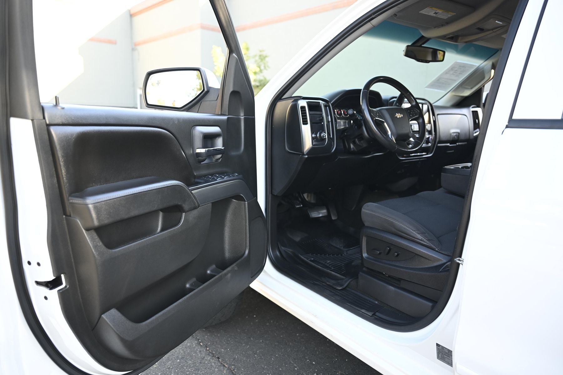 Photo 17 of this Chevrolet Silverado 1500