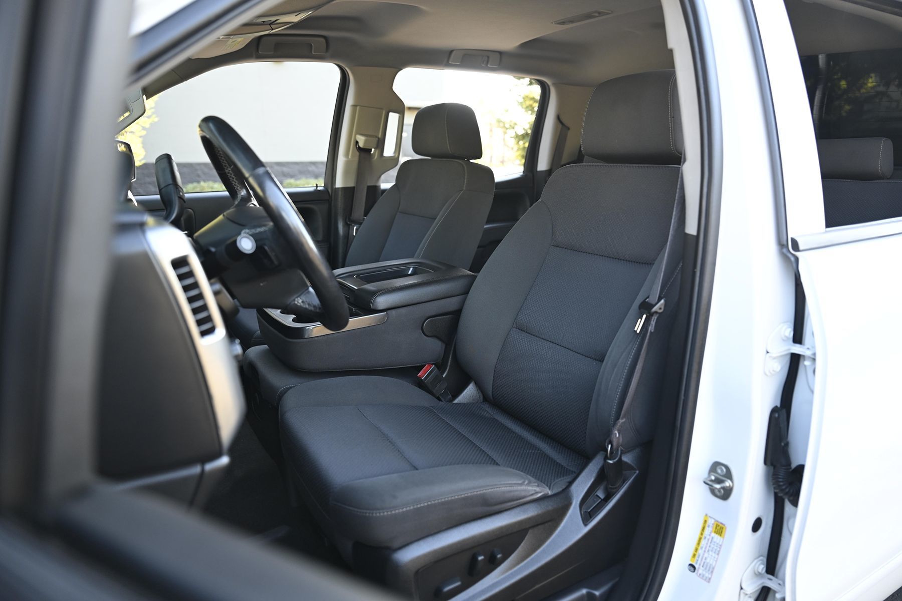 Photo 18 of this Chevrolet Silverado 1500