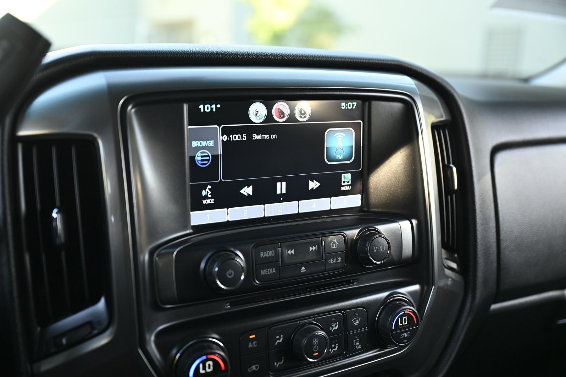 Photo 26 of this Chevrolet Silverado 1500