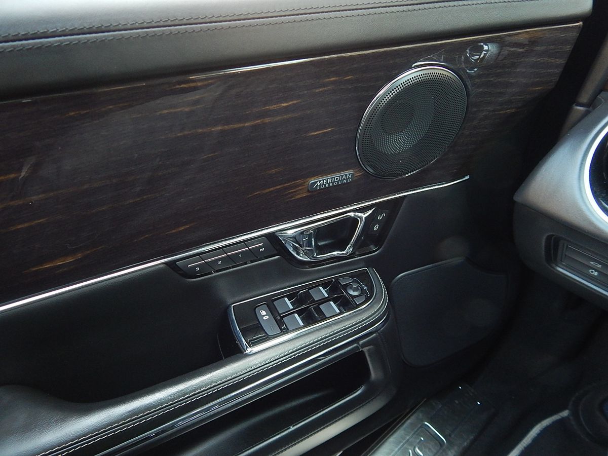 Jaguar XJ photo 9