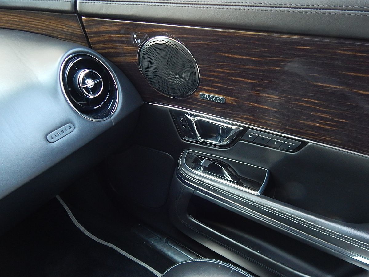 Jaguar XJ photo 10