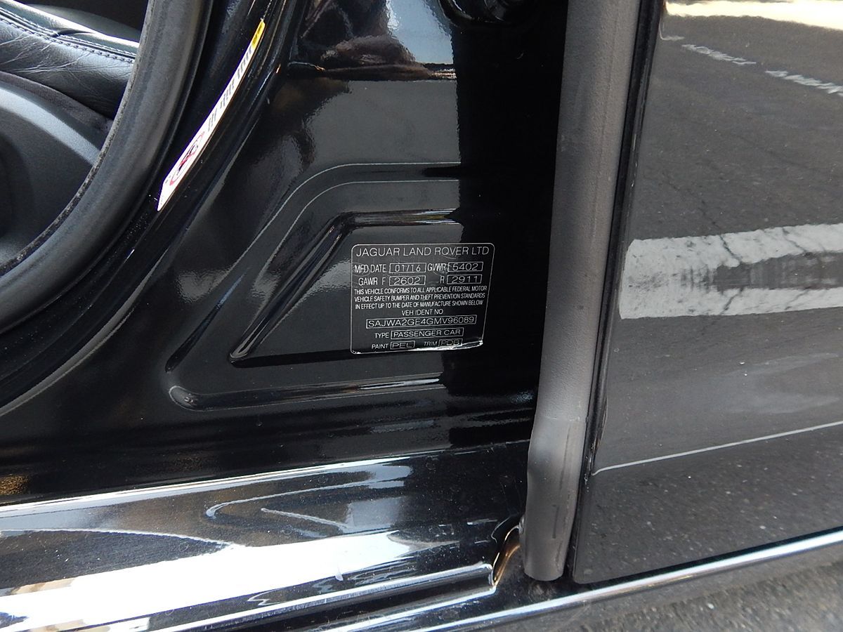 Jaguar XJ photo 12