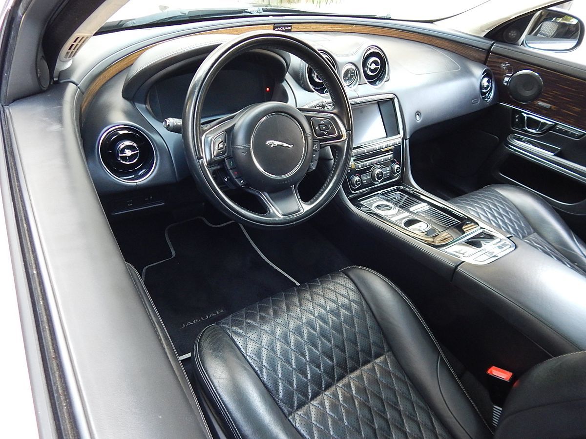 Jaguar XJ photo 13