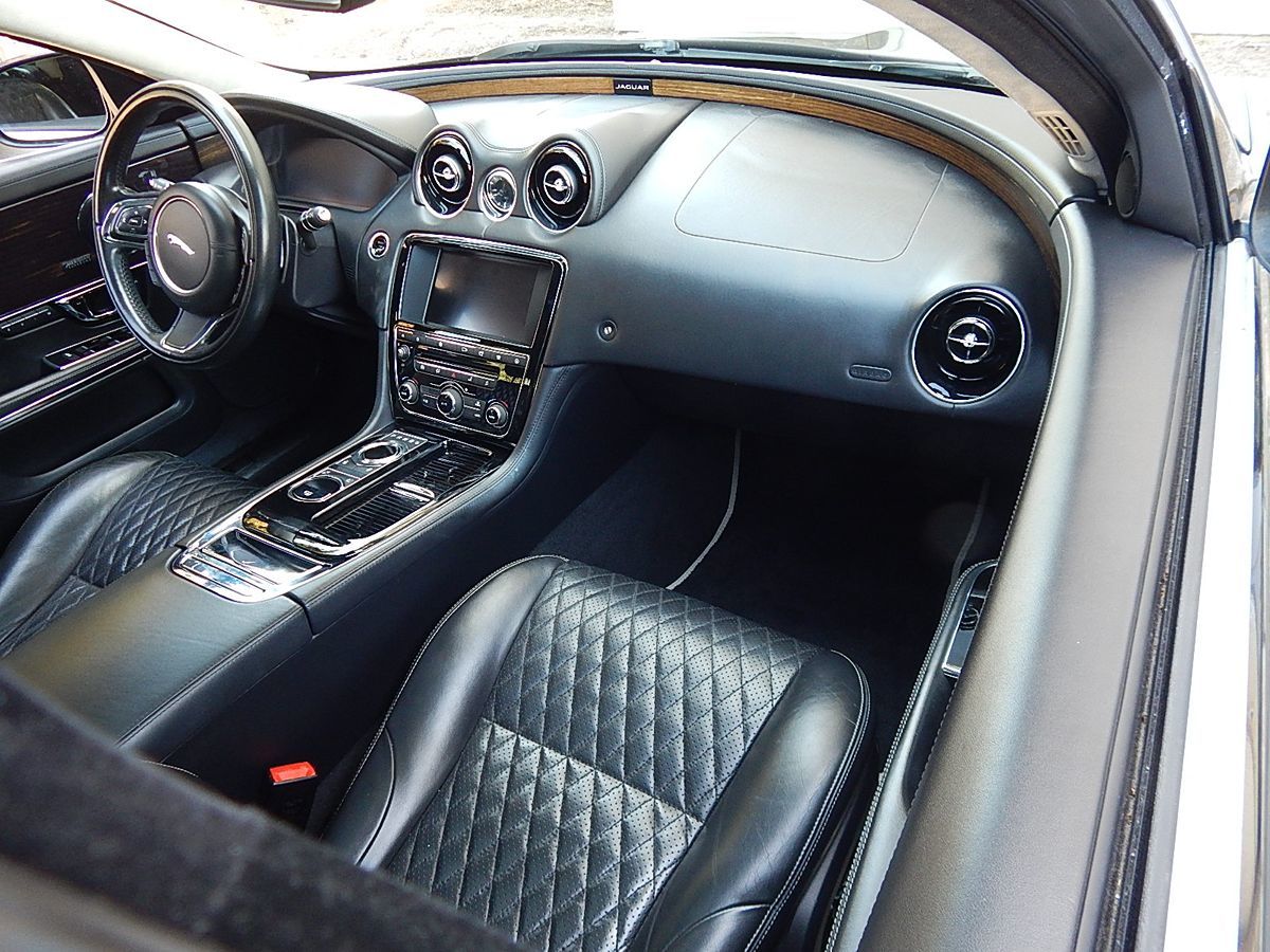 Jaguar XJ photo 14