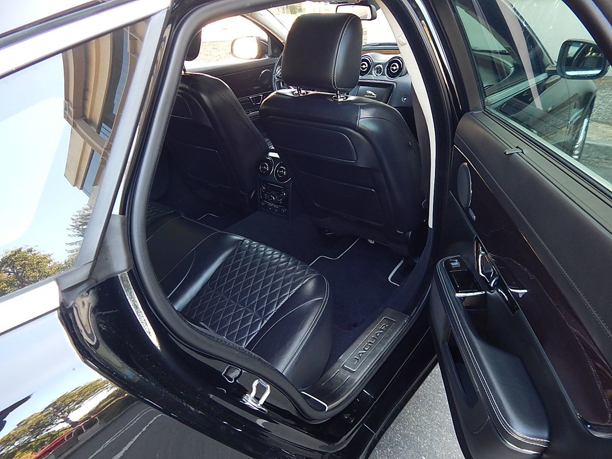 Jaguar XJ photo 15