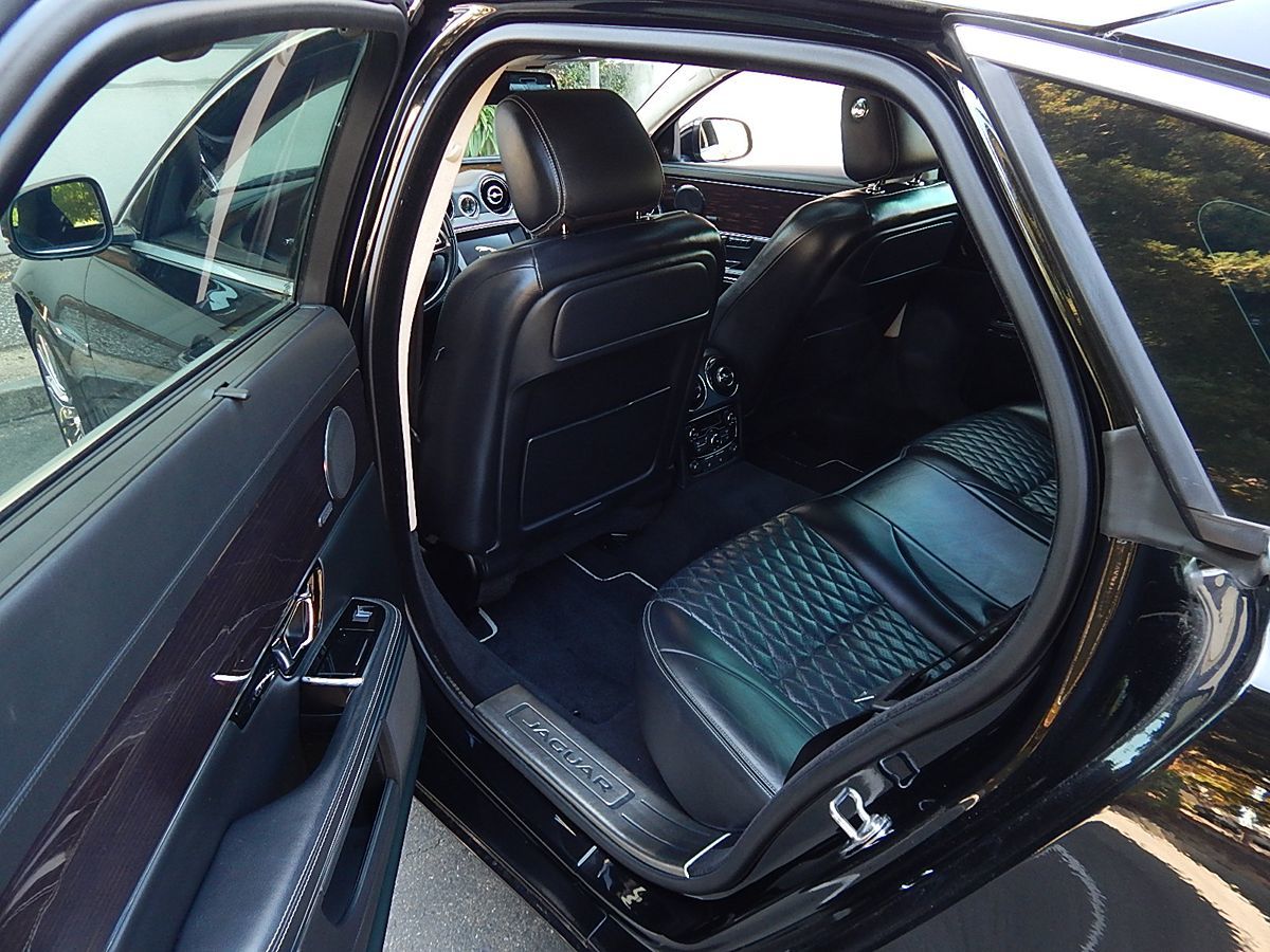 Jaguar XJ photo 16