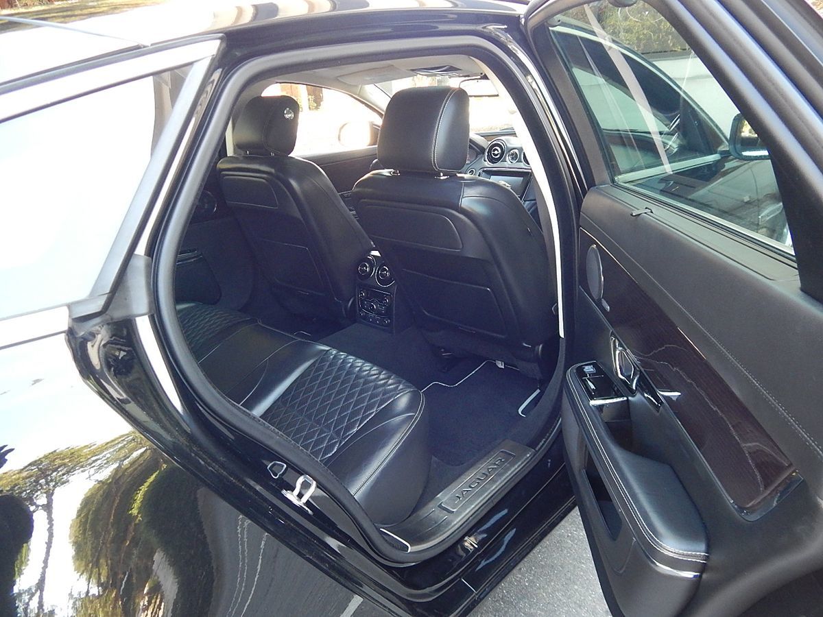 Jaguar XJ photo 17