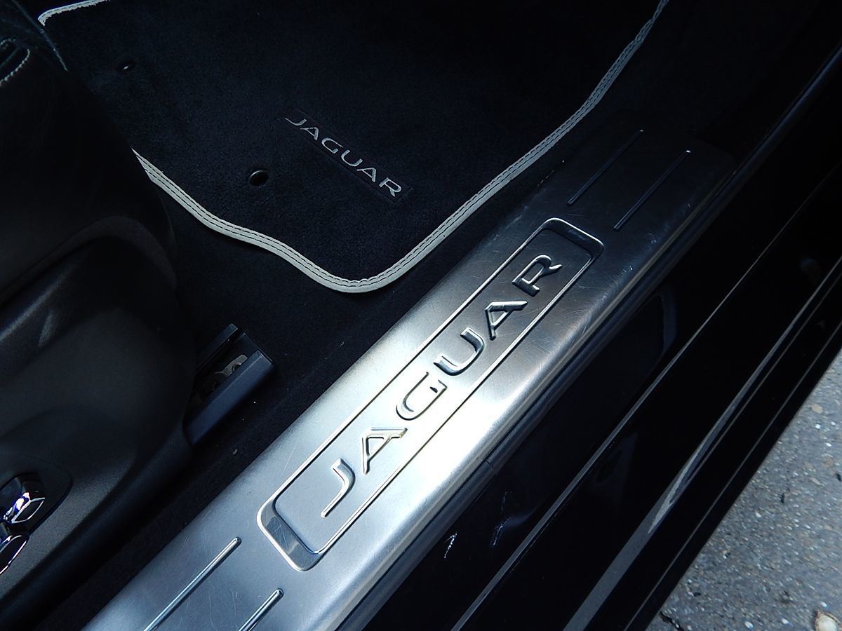 Jaguar XJ photo 19