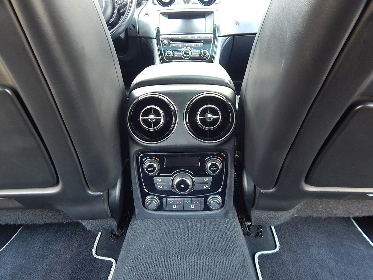 Jaguar XJ photo 23