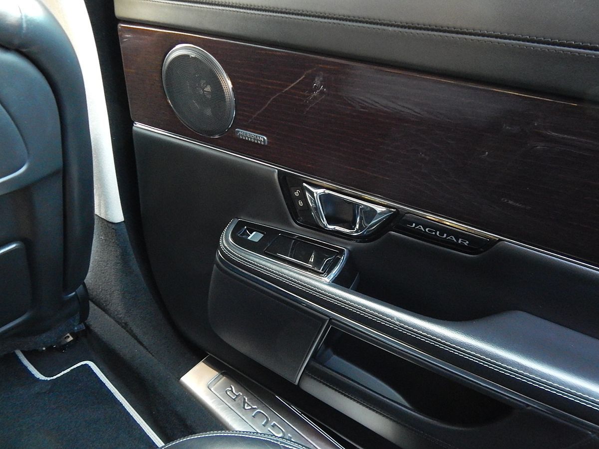 Jaguar XJ photo 25