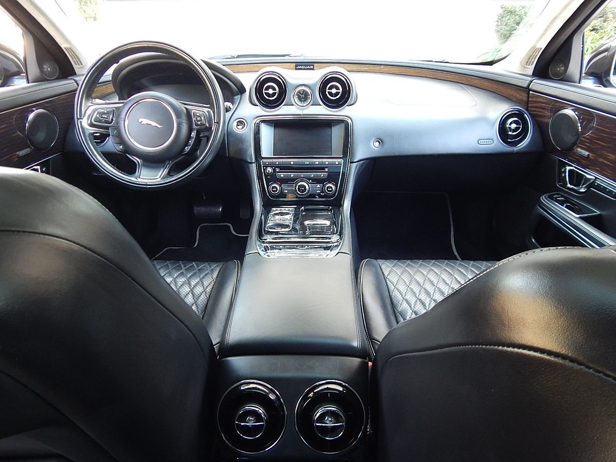 Jaguar XJ photo 27