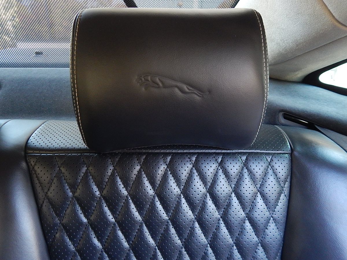 Jaguar XJ photo 34