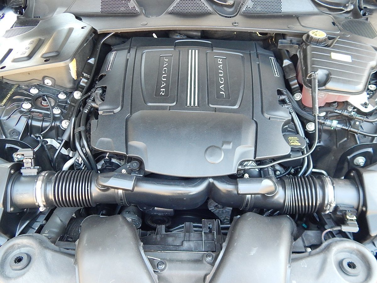 Jaguar XJ photo 39