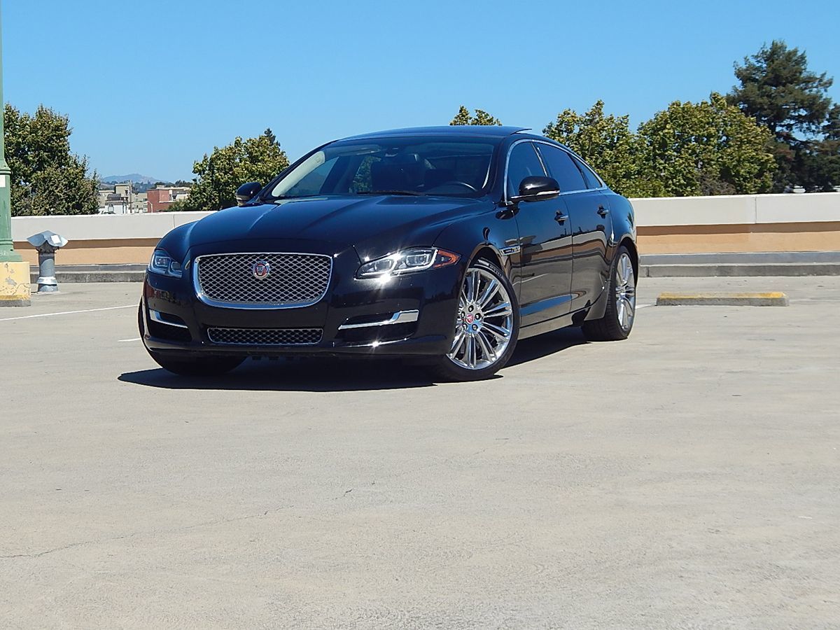 Jaguar XJ photo 2