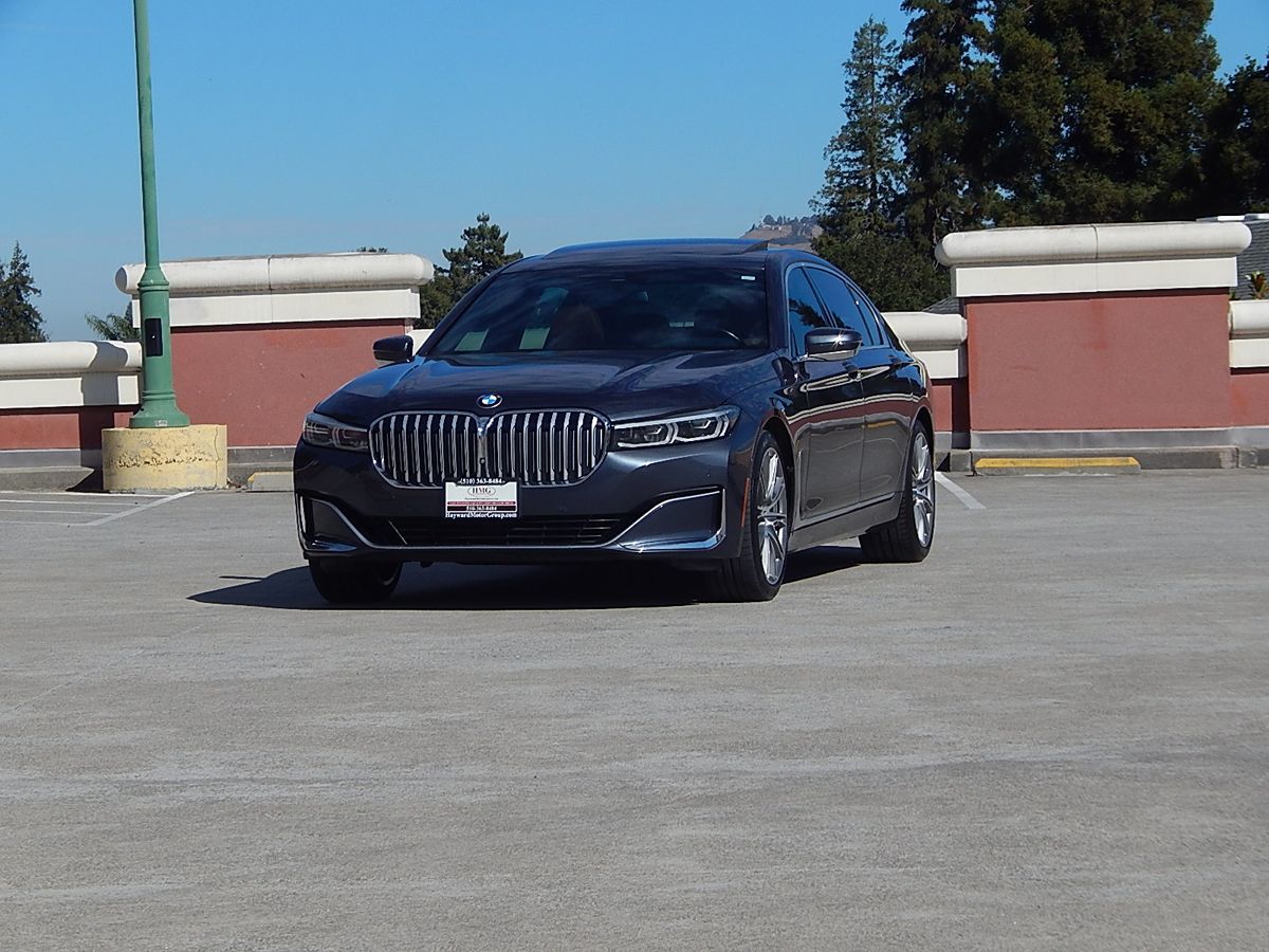 Photo 4 of this BMW 7 Series