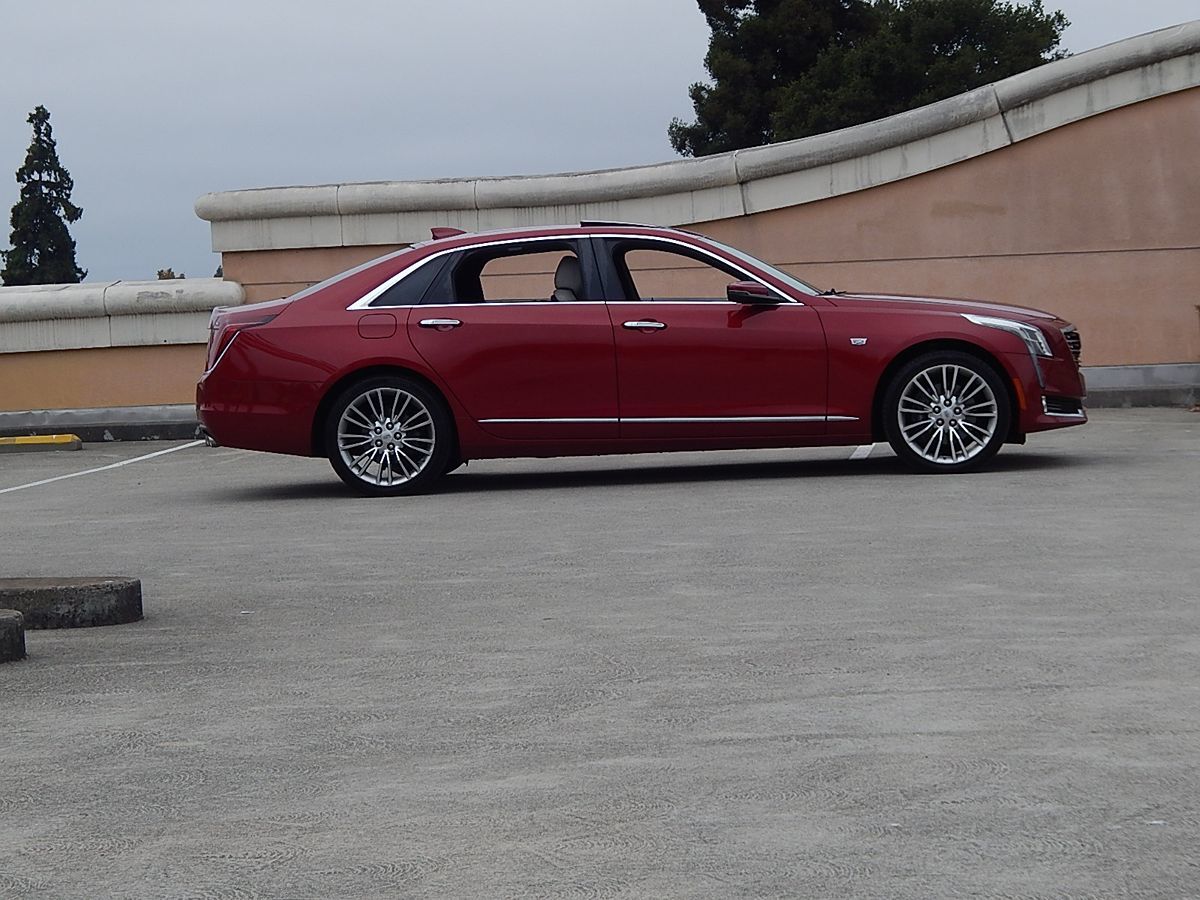 Cadillac CT6 photo 9