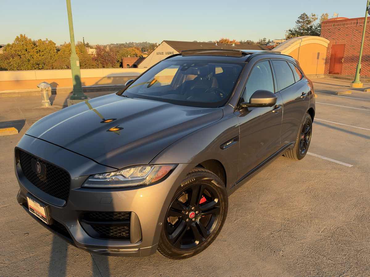 Photo 4 of this Jaguar F-PACE