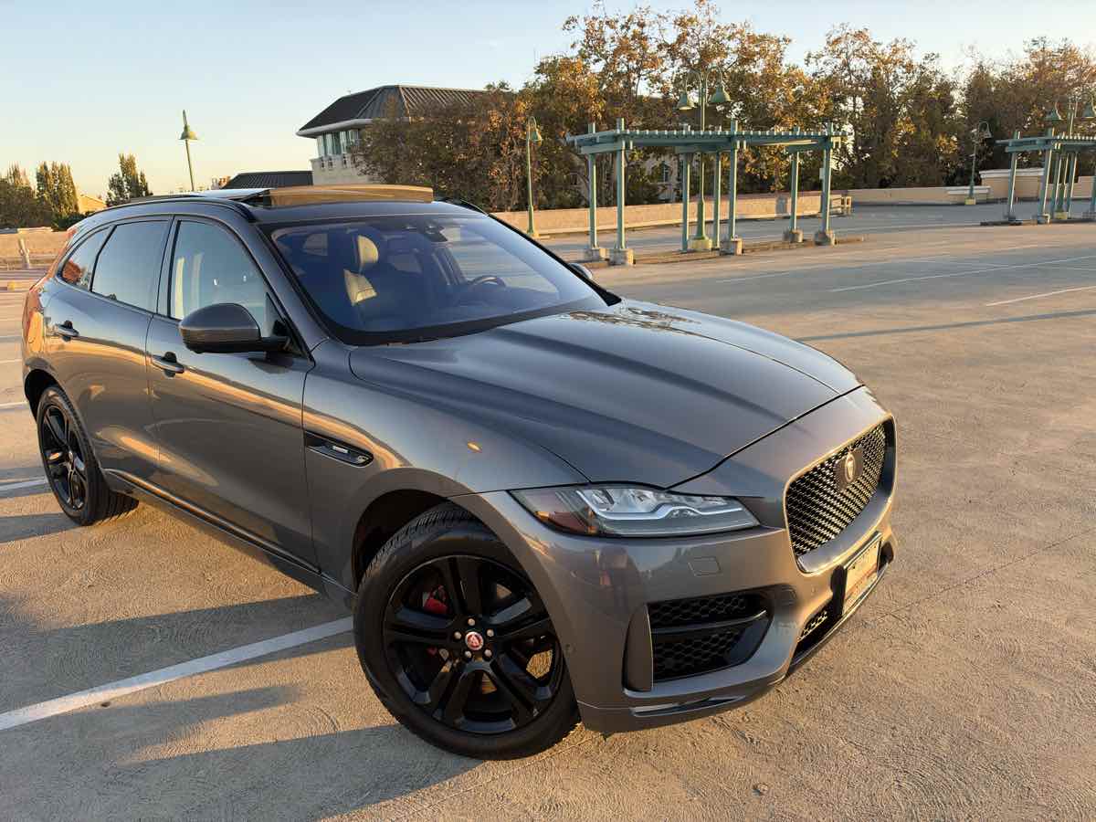 Photo 2 of this Jaguar F-PACE