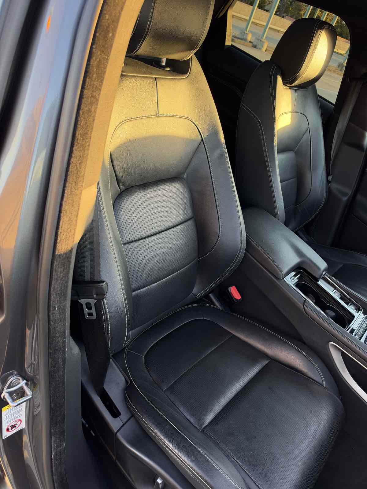 Photo 9 of this Jaguar F-PACE