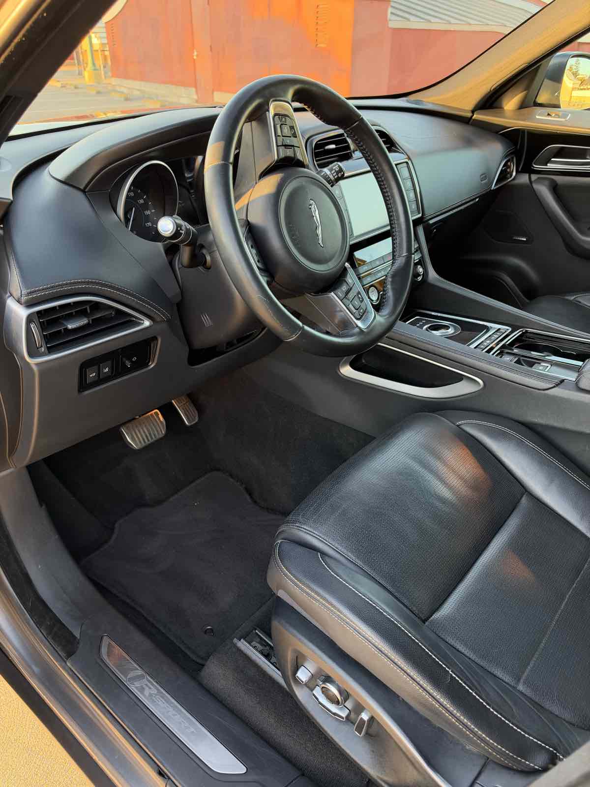 Photo 7 of this Jaguar F-PACE