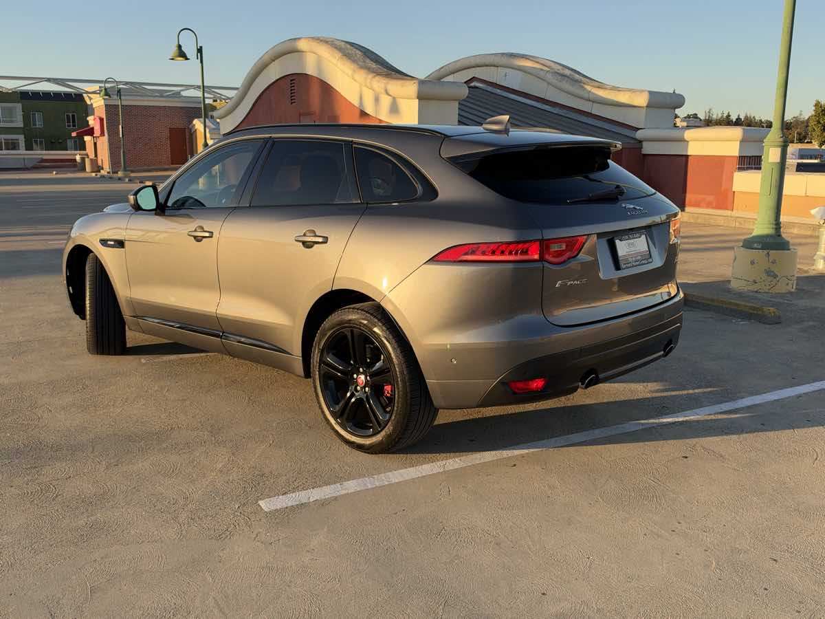 Photo 5 of this Jaguar F-PACE