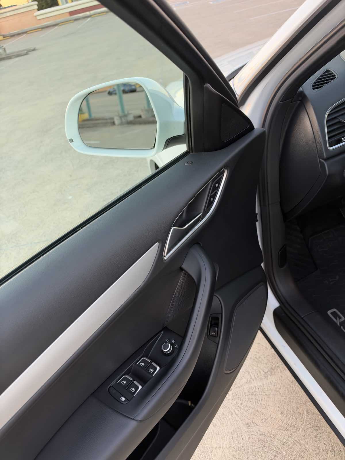 Photo 22 of this Audi Q3