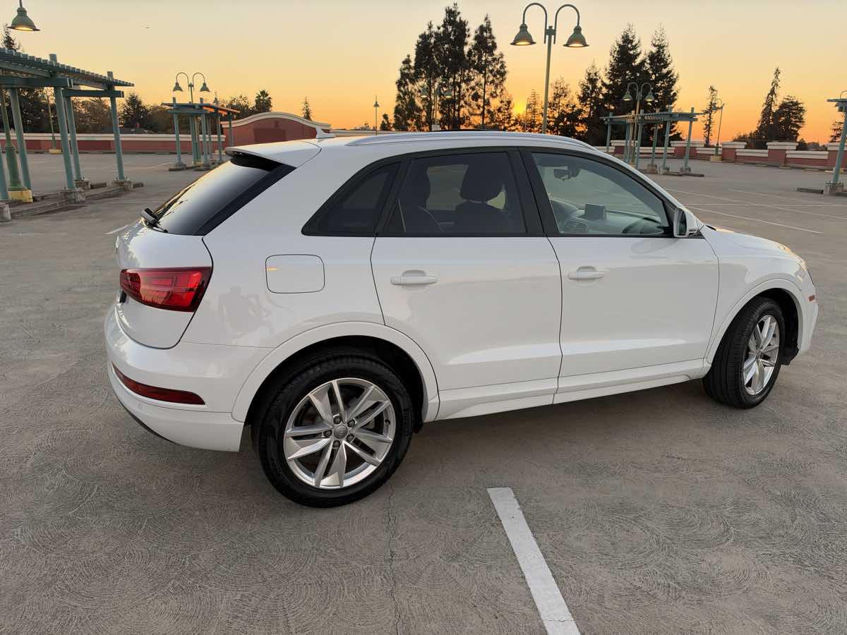 Photo 3 of this Audi Q3