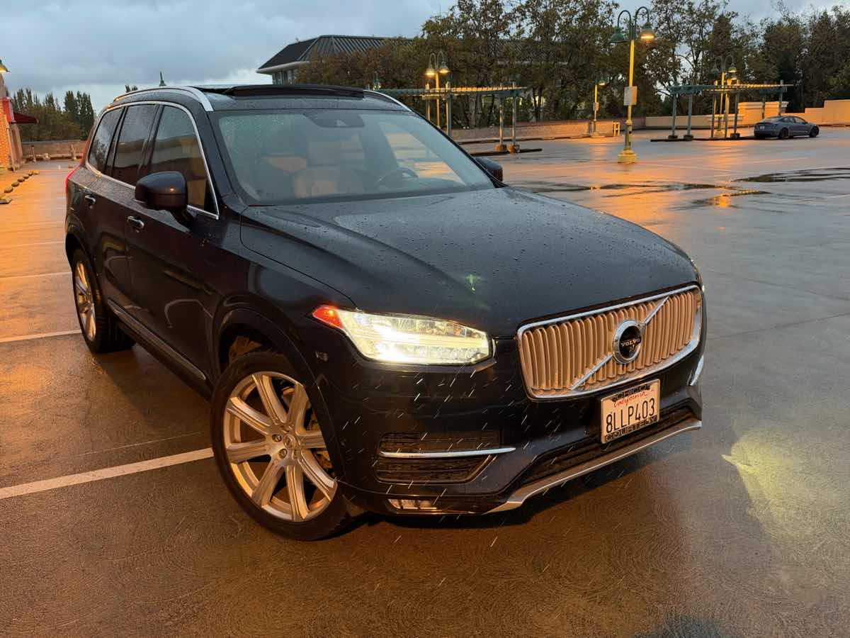 Photo 2 of this Volvo XC90