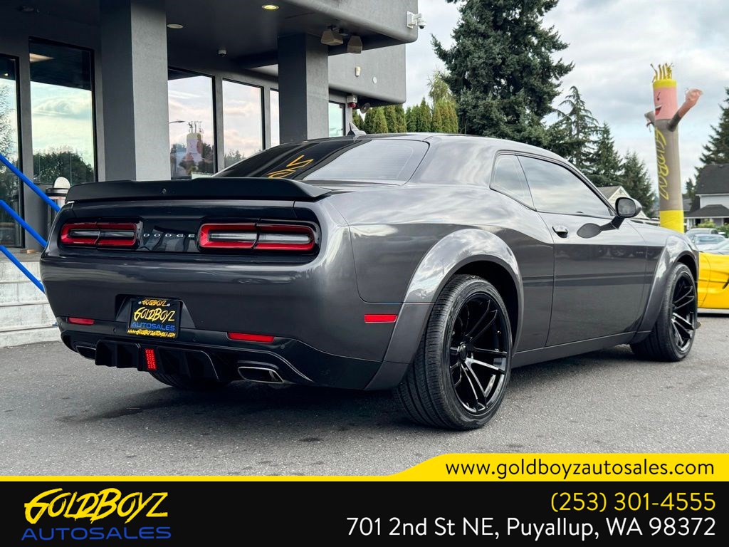 2017 Dodge Challenger SXT photo 4