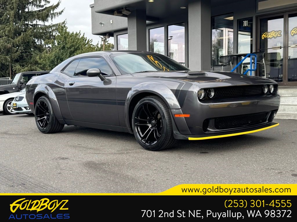 2017 Dodge Challenger SXT photo 2