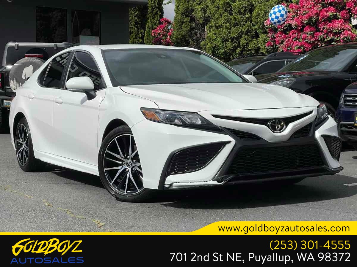 2024 Toyota Camry SE's photo